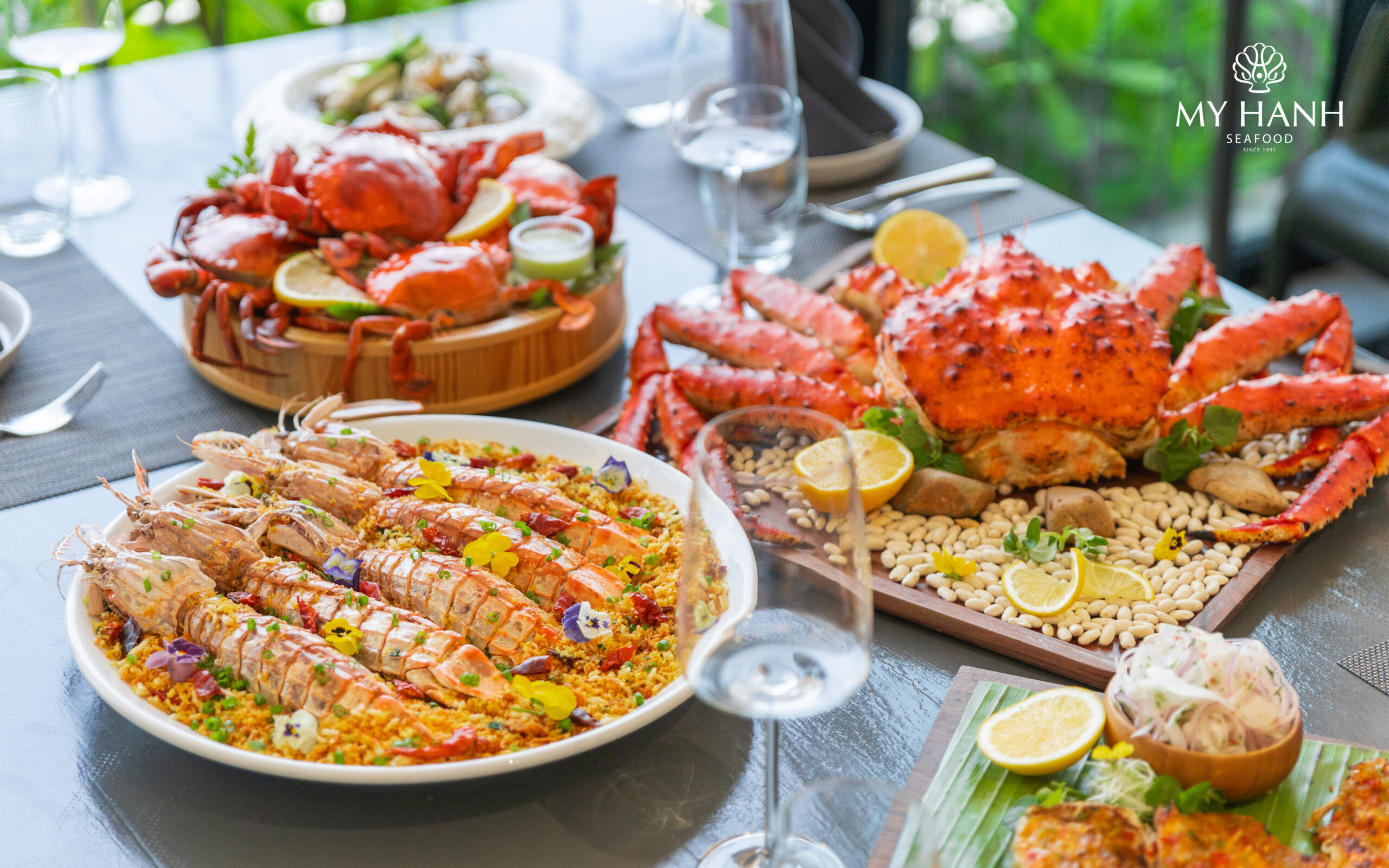 Thưởng thức ẩm thực biển tươi ngon tại My Hanh Seafood khi đi du lịch biển Đà Nẵng