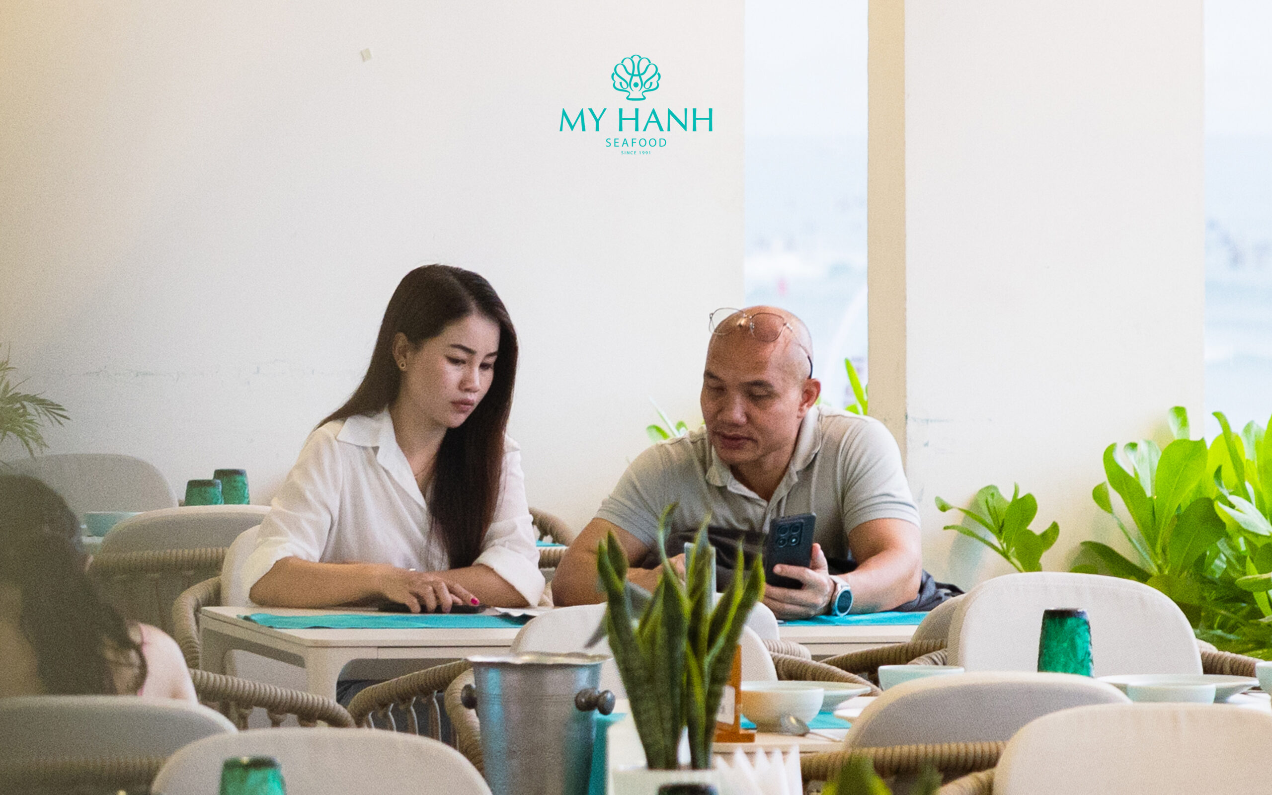 Đặt bàn trước tại My Hanh Seafood nhận ngay một phần sashimi sò điệp Nhật Hokkaido phủ chanh vàng