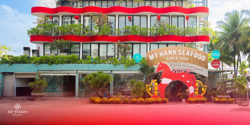 Vietnamese Tet Atmosphere by My Khe Beach – Vibrant Spring Colors, Complete Emotions
